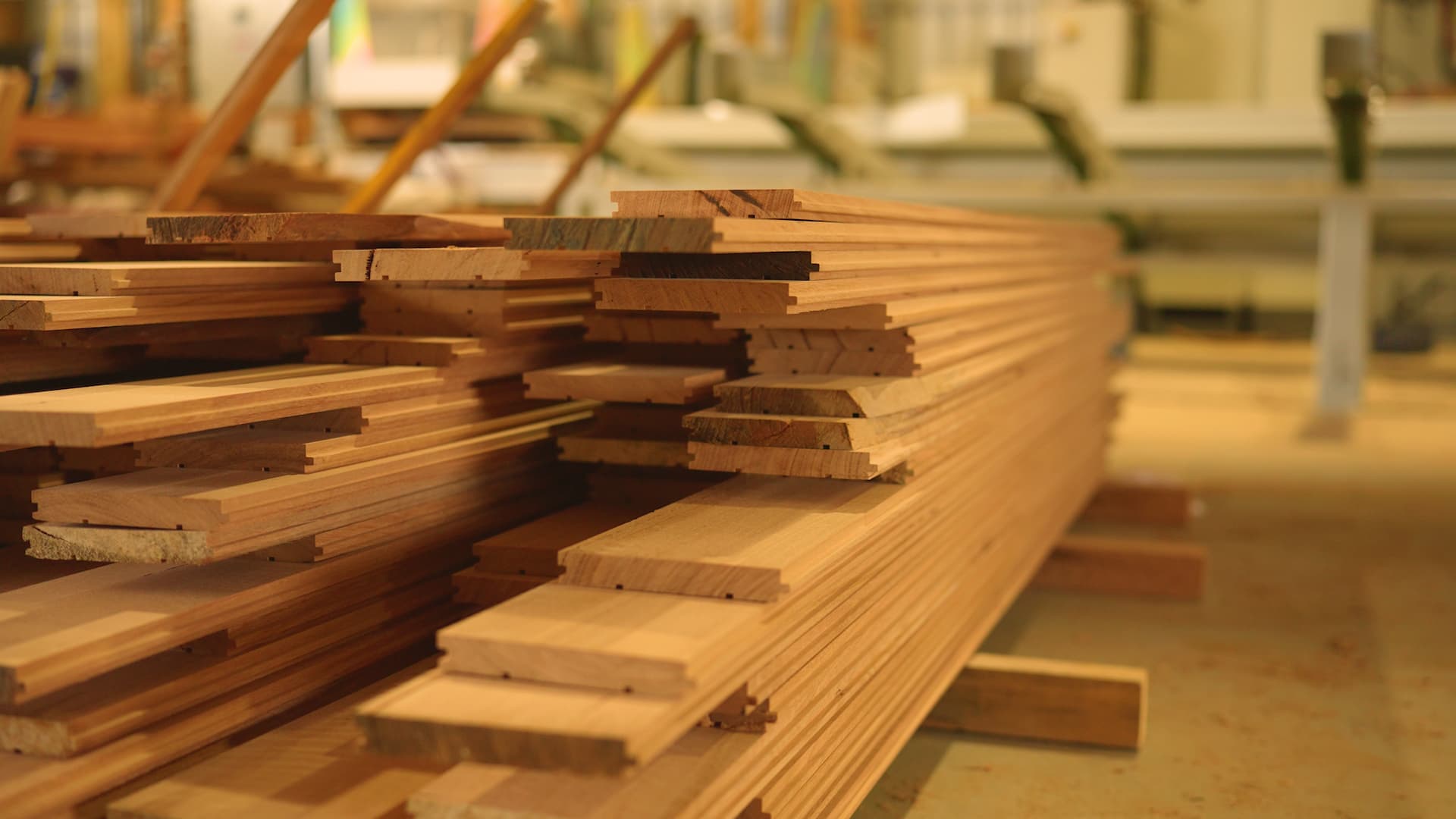 Milling timber at Hansen Timber
